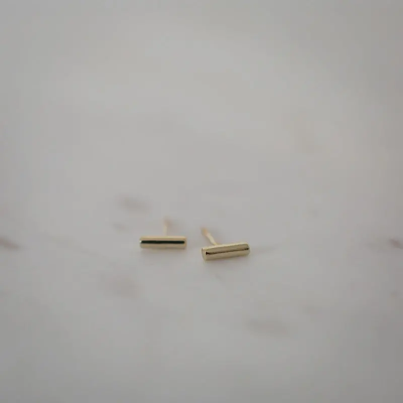 Sophie - Mini Bar Studs - Gold 1
