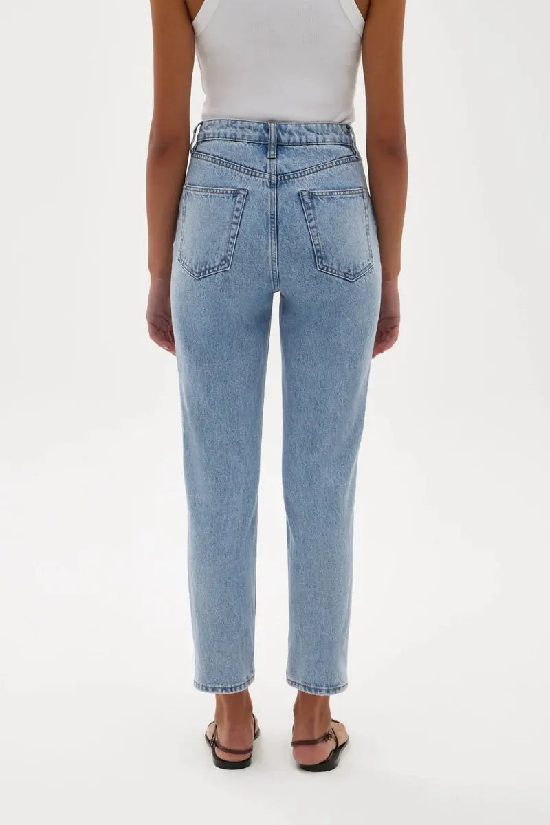 Assembly Label - Signature Slim Jean - Light Stone 3