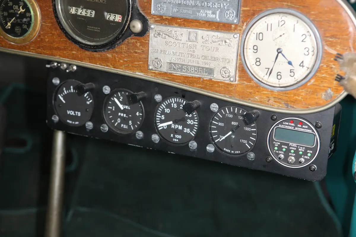Matching 2-1/4" Black Face Aircraft Instruments And Accessories Suitable For Use In Ghosts 1