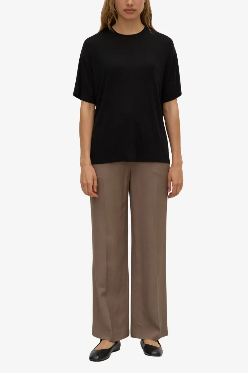Assembly Label - Willow Short Sleeve Tee - Black 1