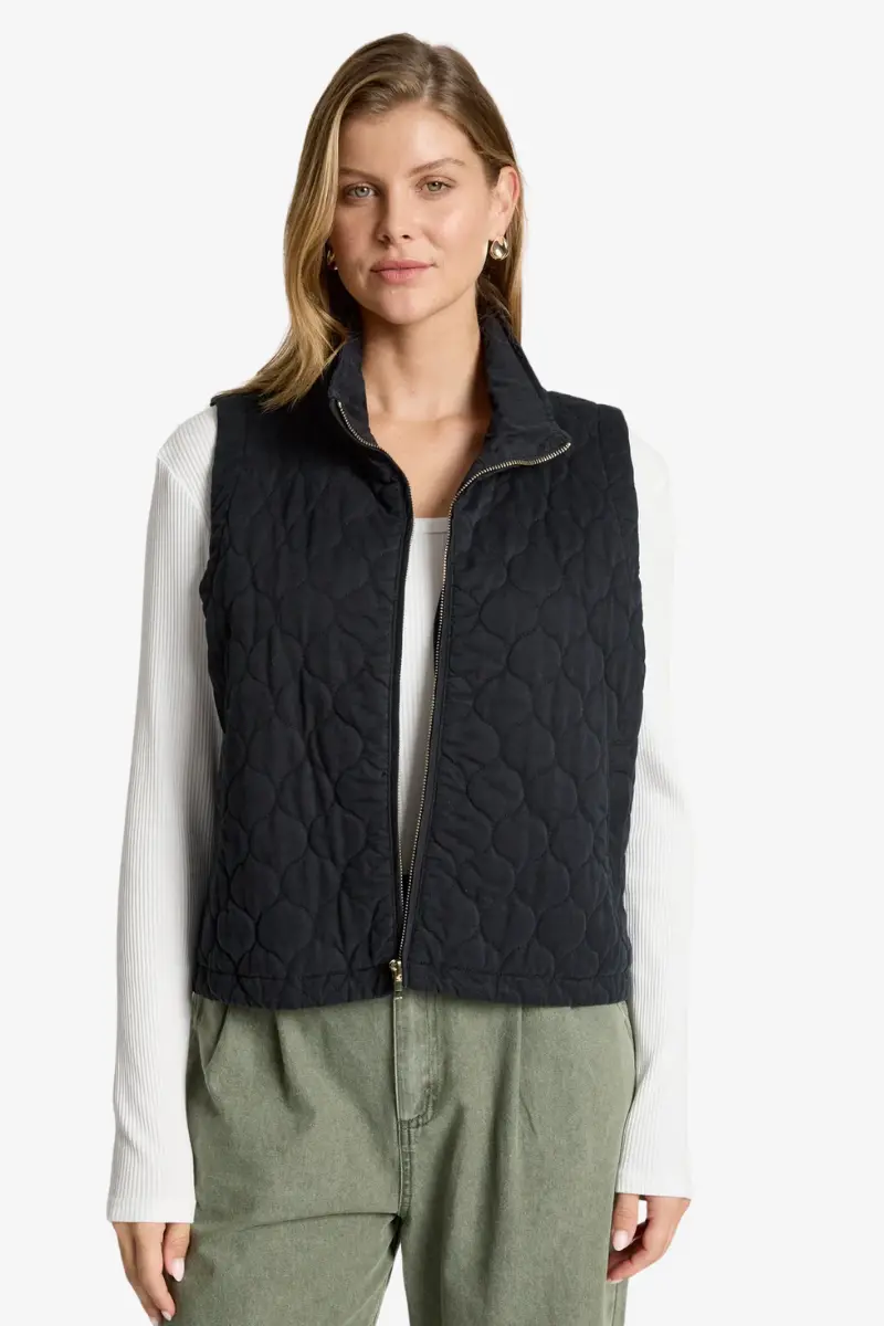 Eb & Ive - Sansi Quilted Crop Vest - Black 1