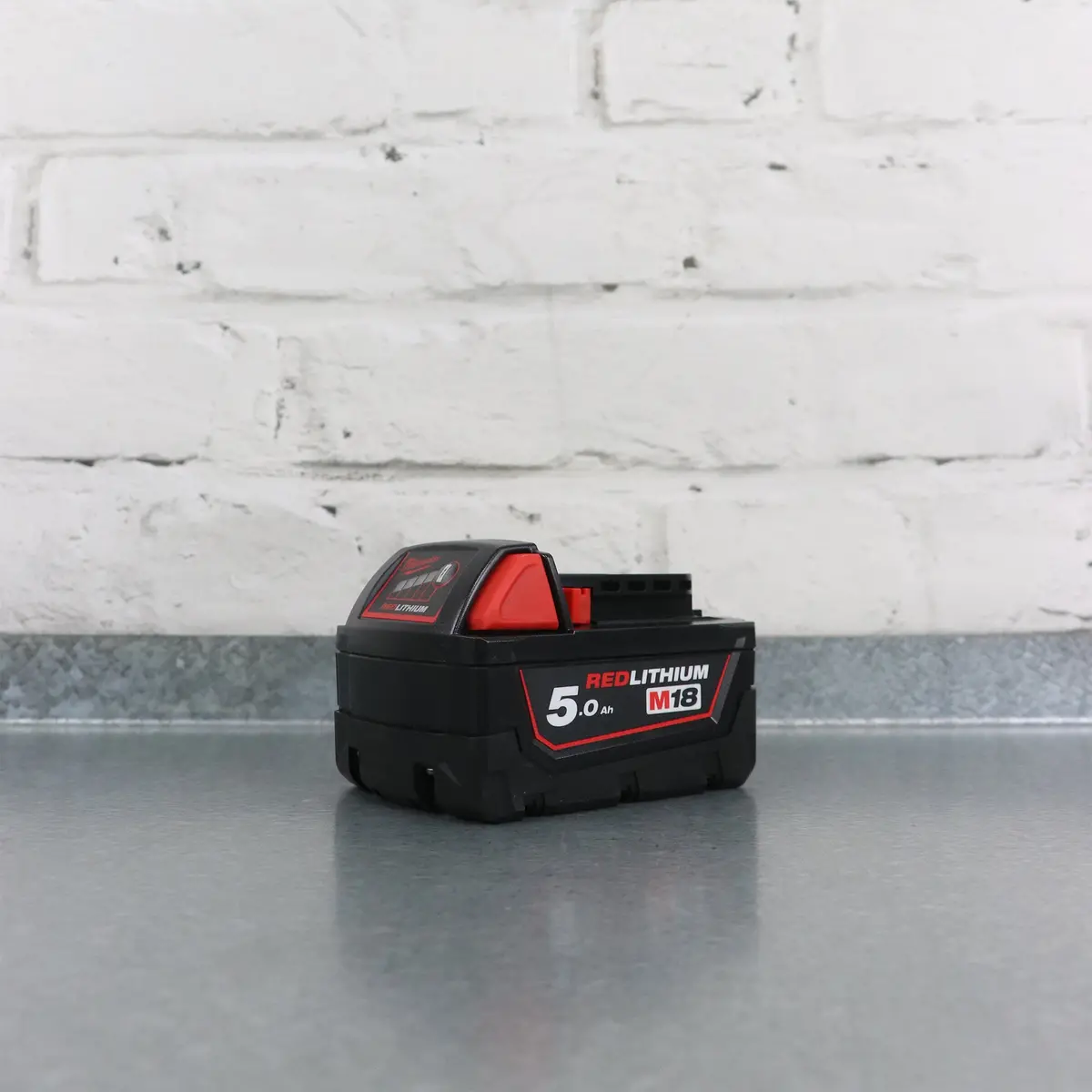 Milwaukee M18 5.0Ah Battery 1