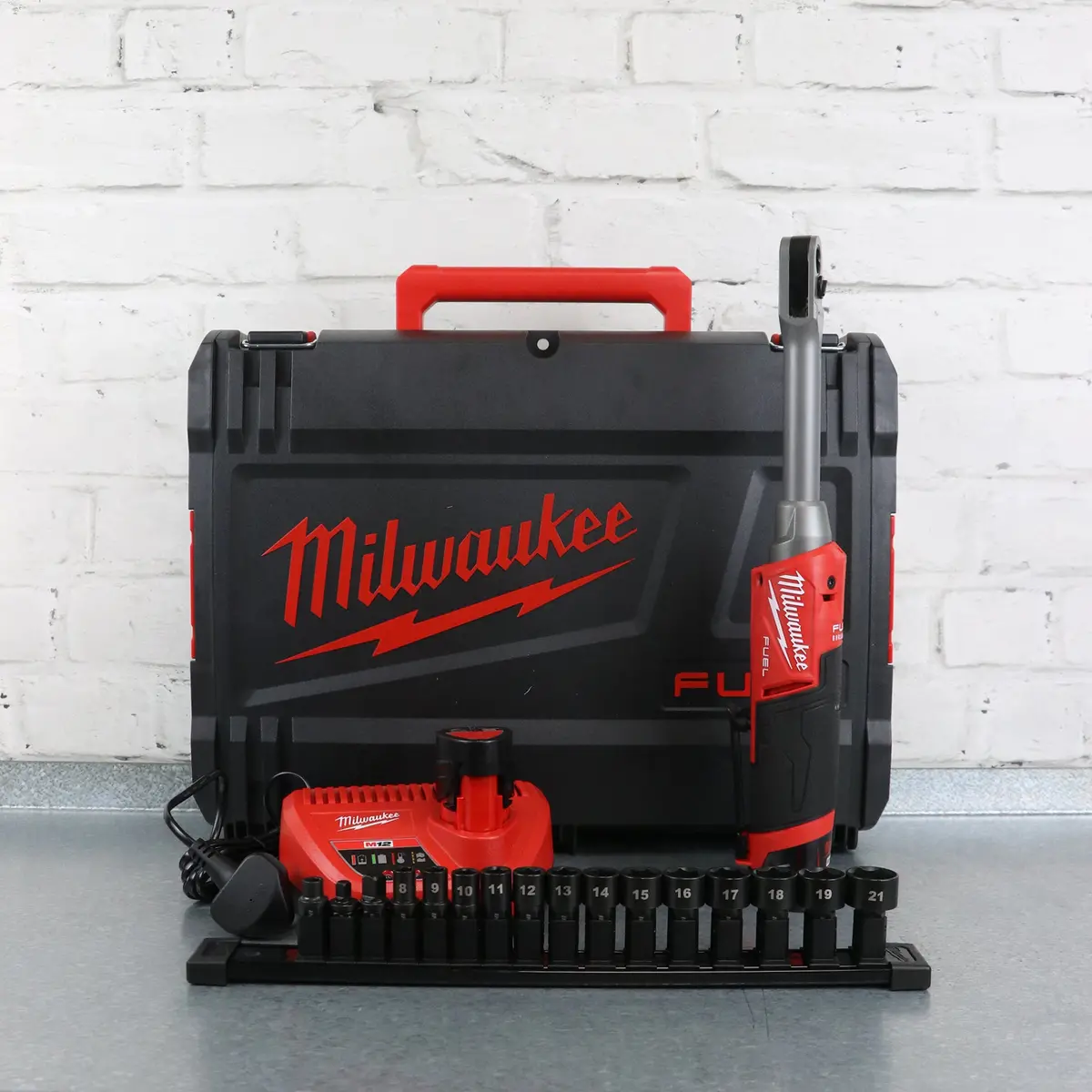 Milwaukee M12 Fptr-202X Fuel Insider Pass-Through Ratchet 1