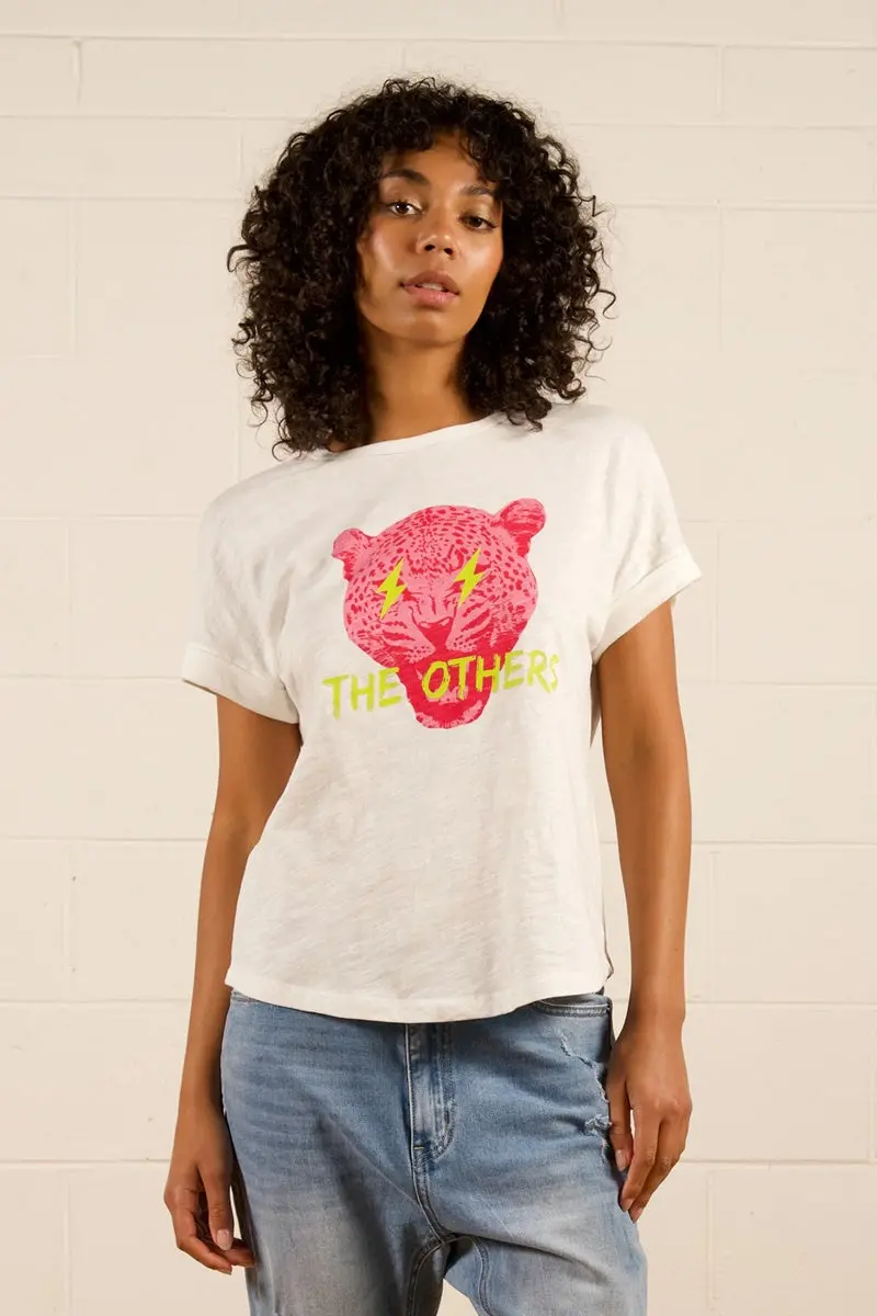 The Others -Jade Relaxed Tee - Vintage White Others Leopard 1