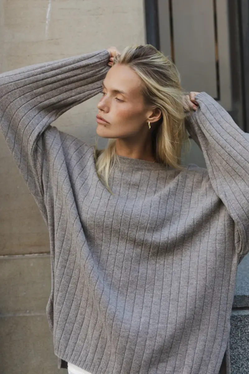 Sophie - Relaxed Jumper - Donkey 1