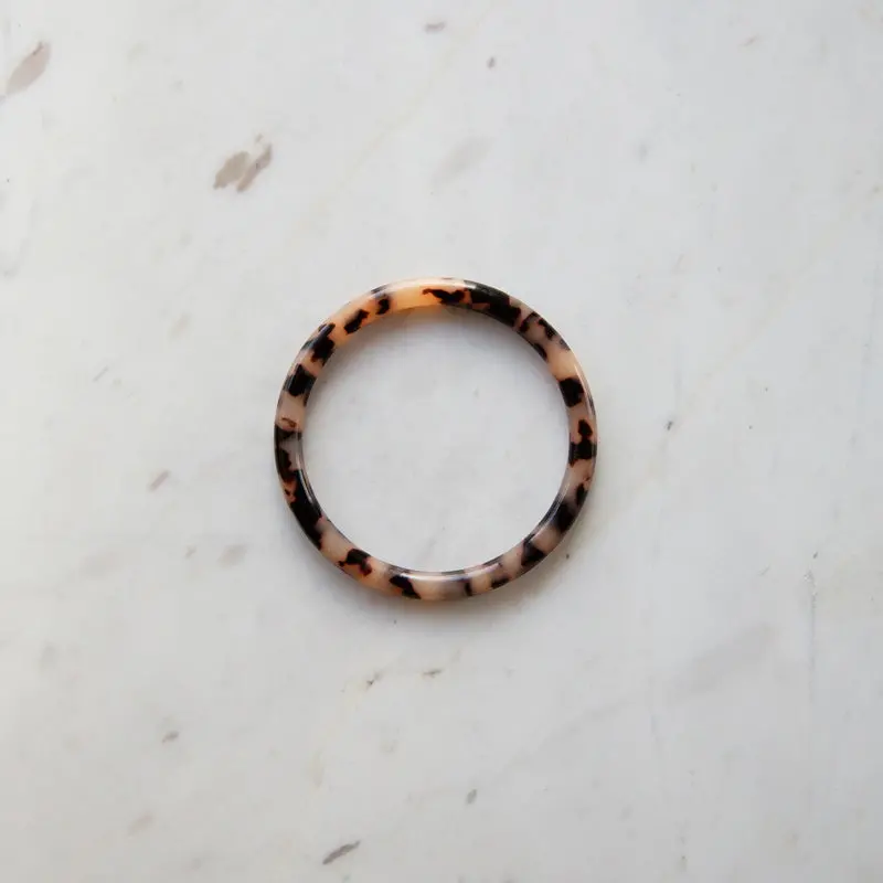 Sophie - Bold Bangle - Light Tort 1