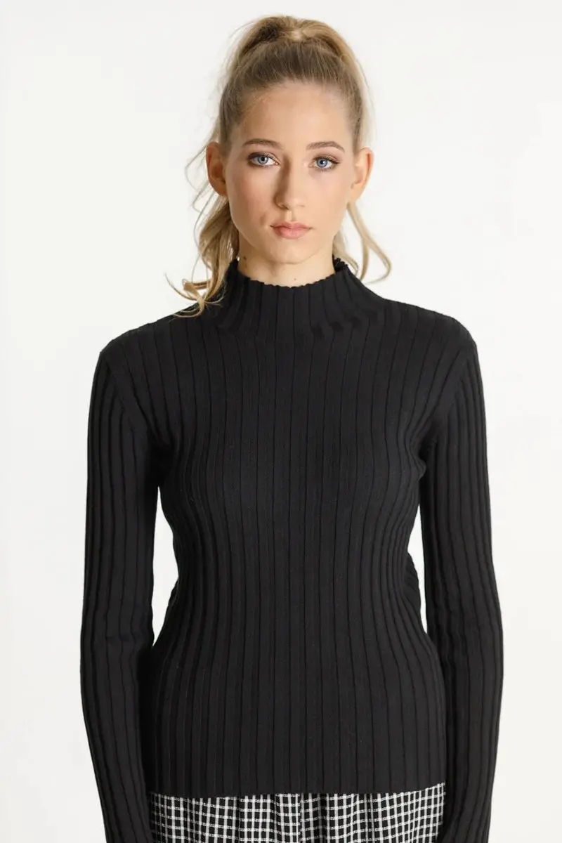 Thing Thing - Turtle Neck - Black 1