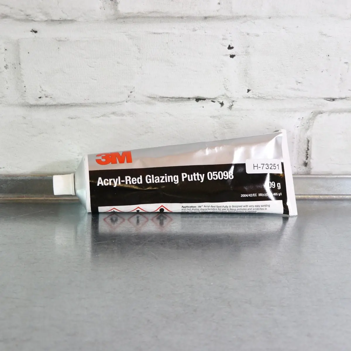3M Acrylic Red Putty 1