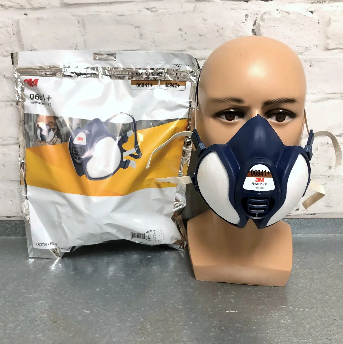 3M Maintenance-Free Reusable Respirator 0694X Series 1